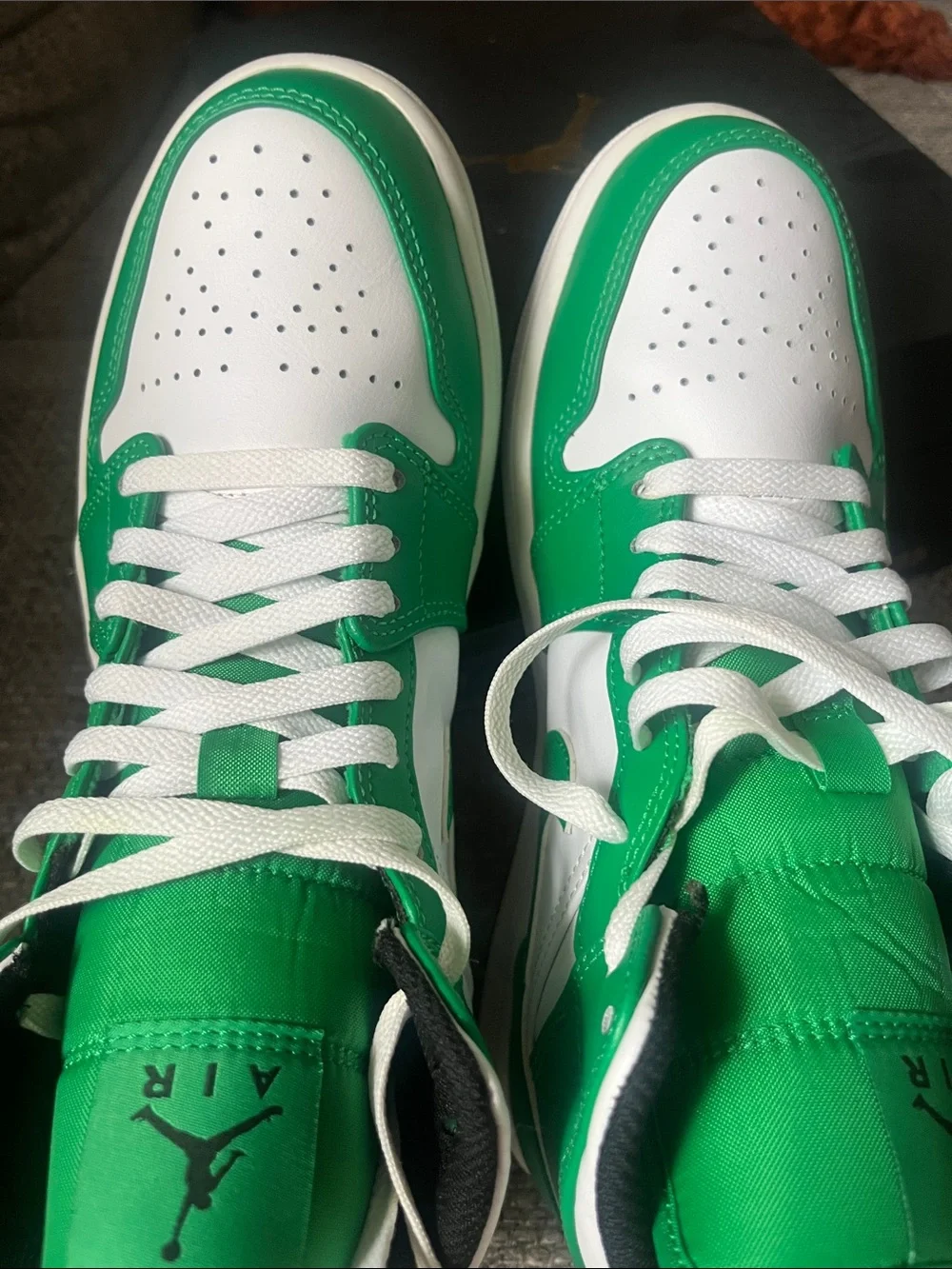 Nike Mid-Top Sneakers in White and Green